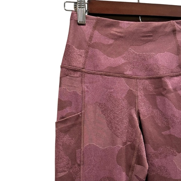 The North Face Women's Luxe Motivation Pocket 7/8 Legging NWT Small Maroon Camo - Picture 3 of 12
